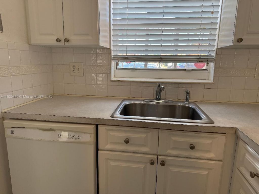 1180 W 42nd Pl, Unit 1, Hialeah, FL 33012 Photo