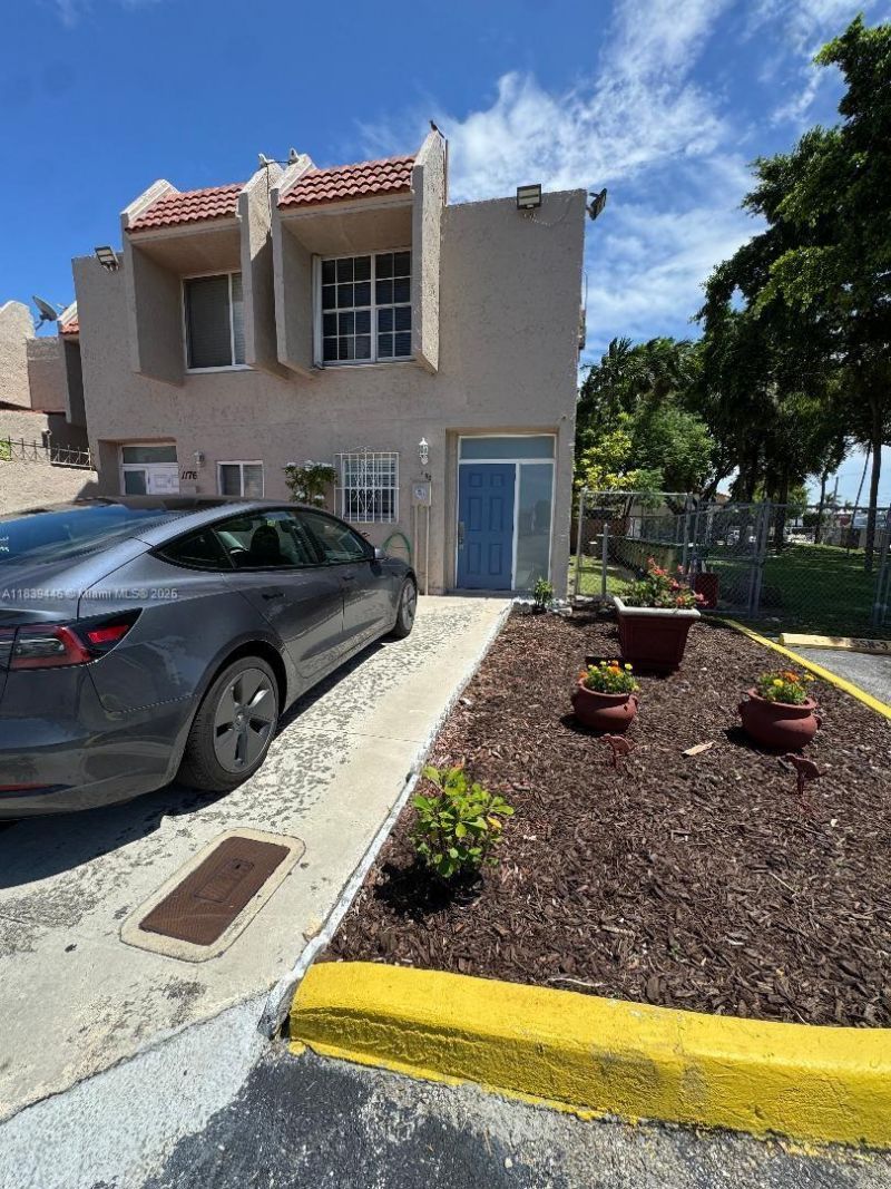 1180 W 42nd Pl, Unit 1, Hialeah, FL 33012 Photo