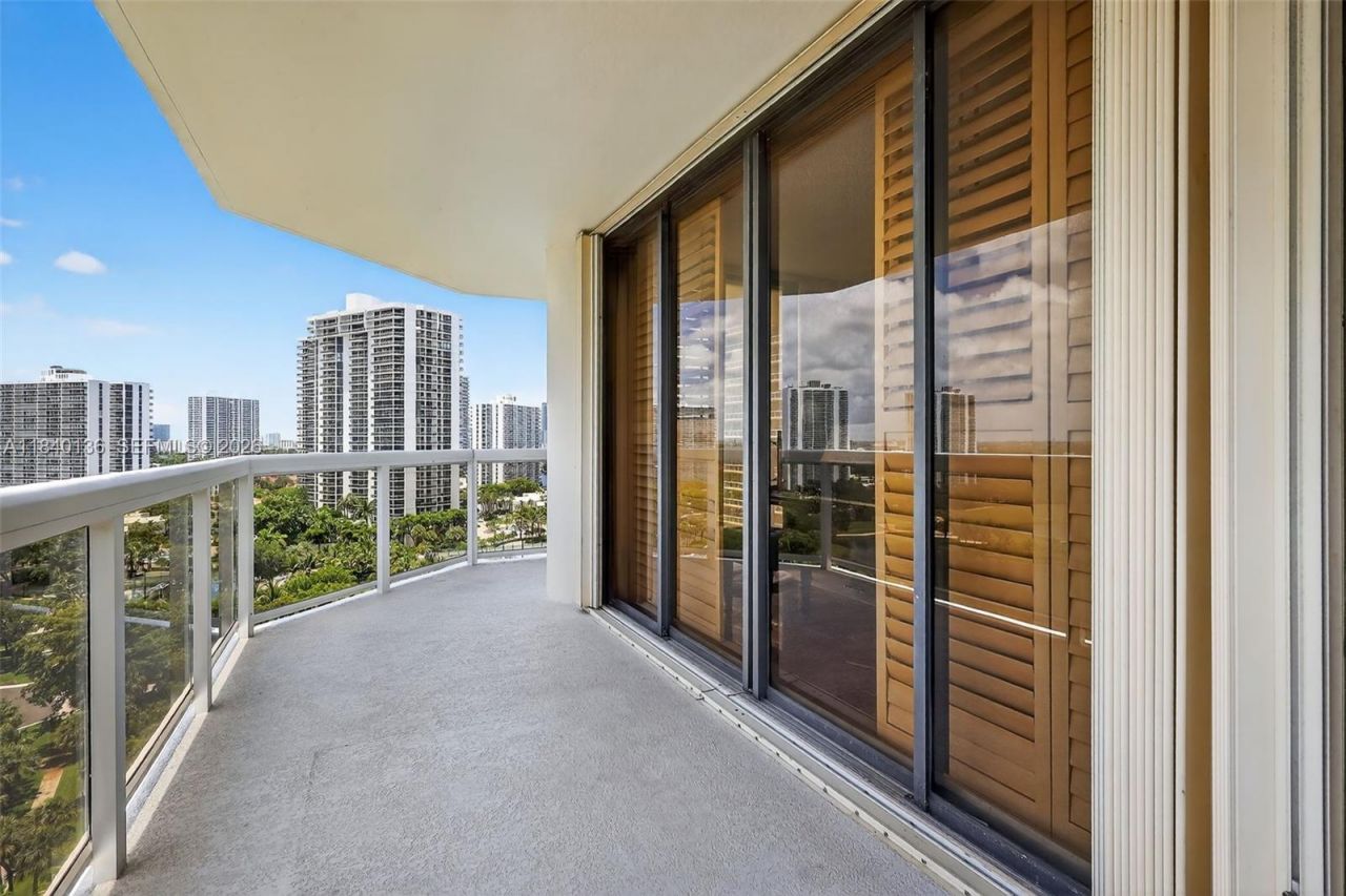 20185 E Country Club Dr, Unit 1406, Aventura, FL 33180 Photo