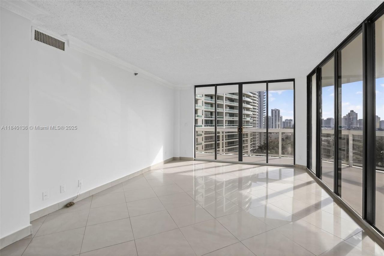 20185 E Country Club Dr, Unit 1405, Aventura, FL 33180 Photo