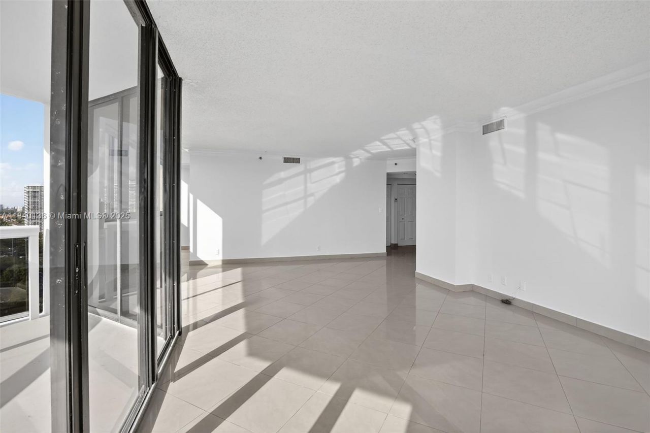 20185 E Country Club Dr, Unit 1405, Aventura, FL 33180 Photo