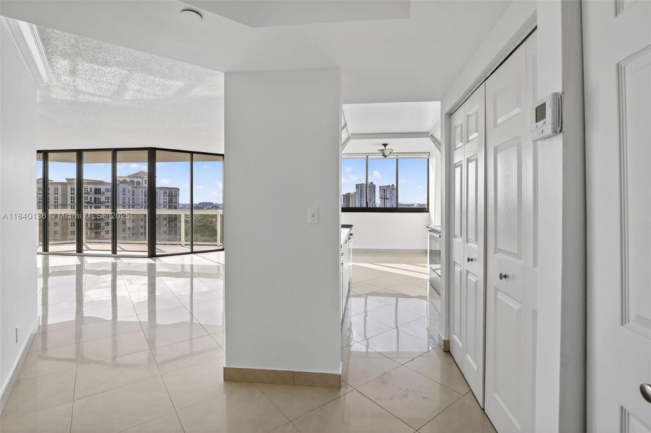 20185 E Country Club Dr, Unit 1405, Aventura, FL 33180 Photo