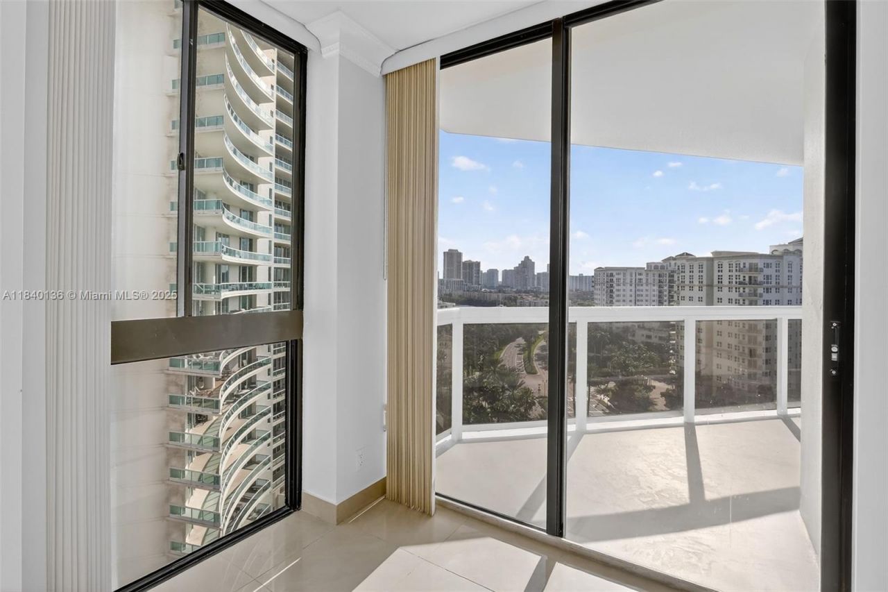 20185 E Country Club Dr, Unit 1405, Aventura, FL 33180 Photo