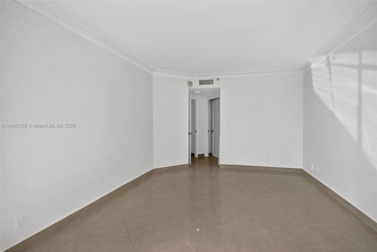 20185 E Country Club Dr, Unit 1405, Aventura, FL 33180 Photo