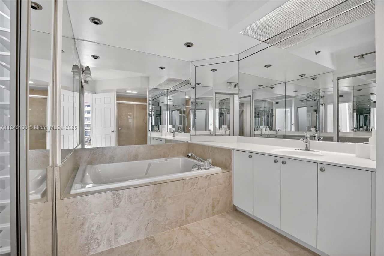 20185 E Country Club Dr, Unit 1405, Aventura, FL 33180 Photo