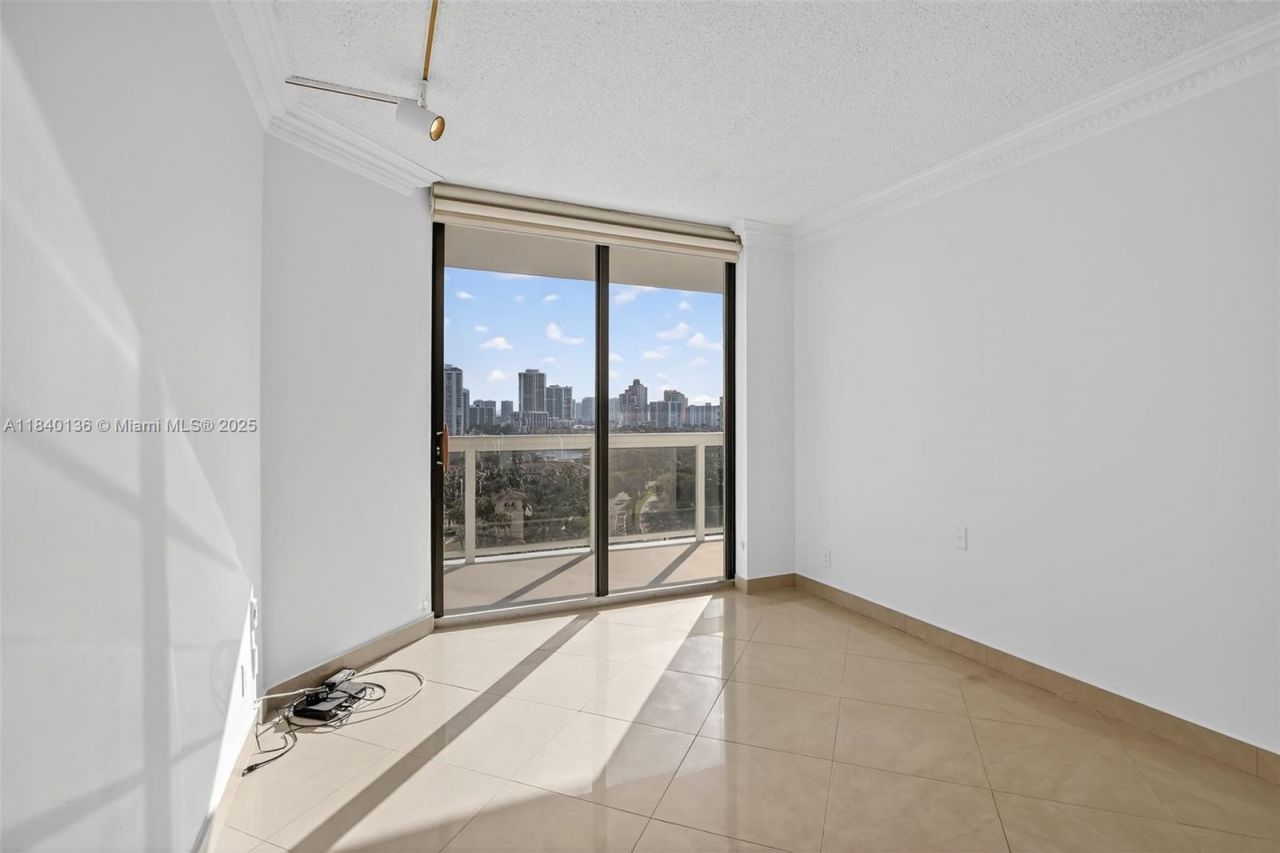 20185 E Country Club Dr, Unit 1405, Aventura, FL 33180 Photo