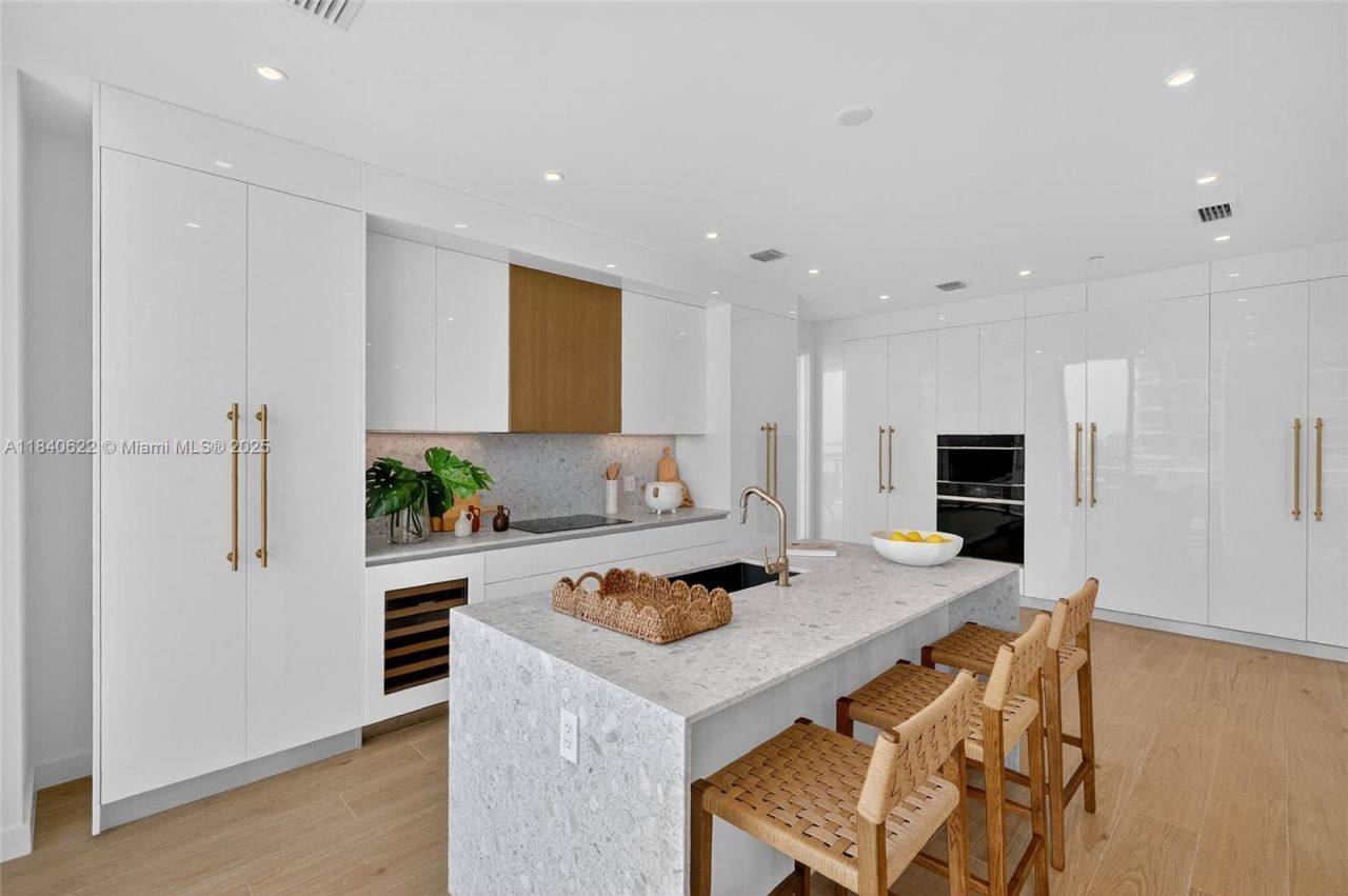 2655 S Bayshore Dr, Unit 1401, Miami, FL 33133 Photo