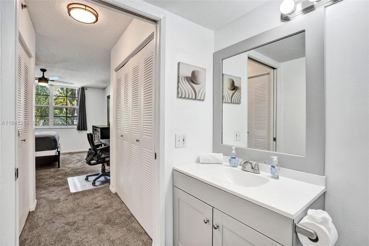 19701 E Country Club Dr, Unit 5306, Aventura, FL 33180 Photo