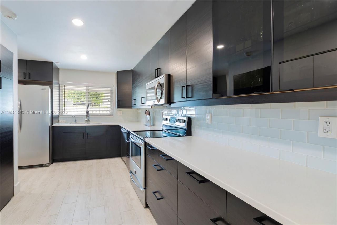 8225 SW 81st Ct, Miami, FL 33143 Photo