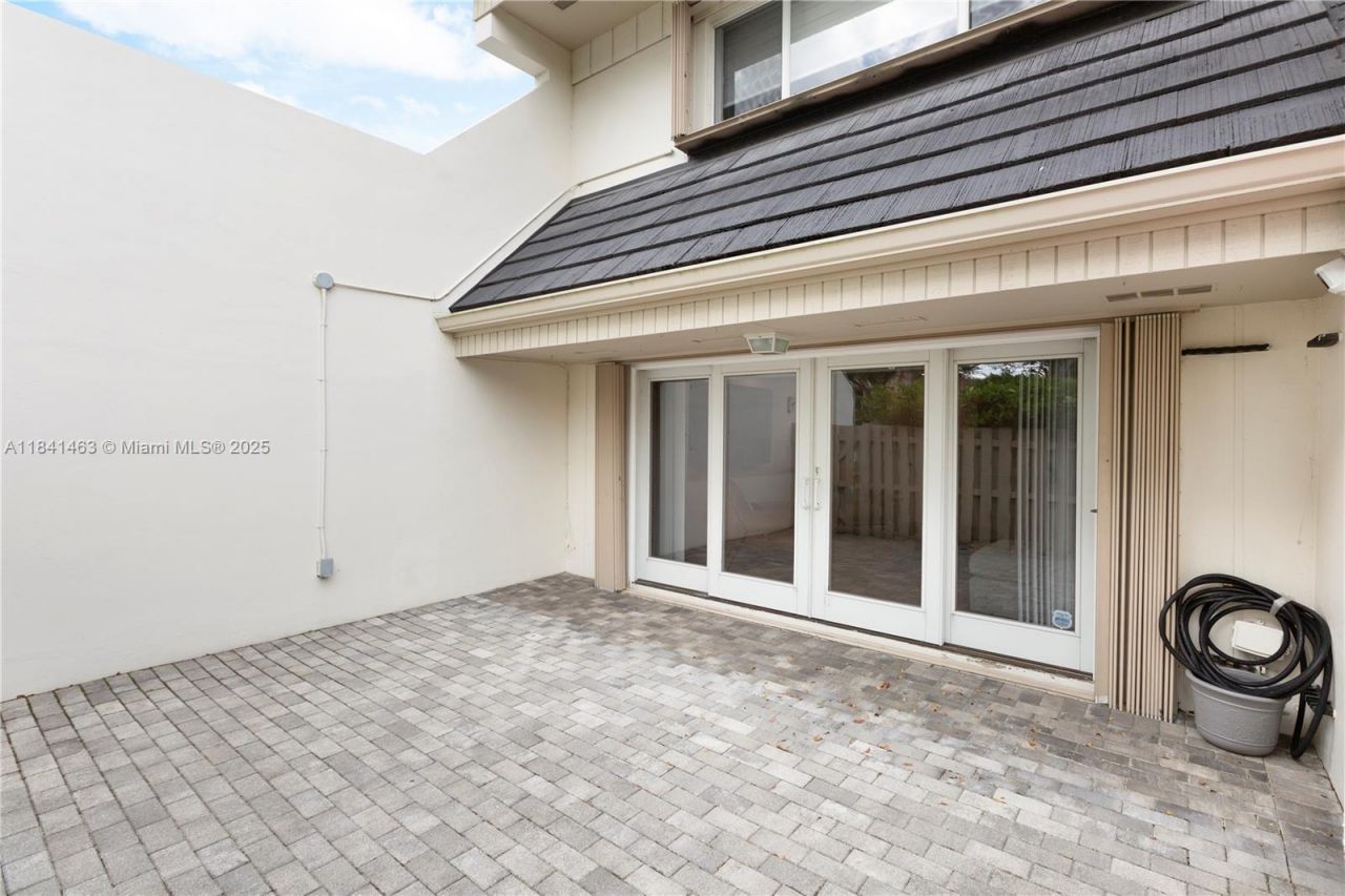 8225 SW 81st Ct, Miami, FL 33143 Photo