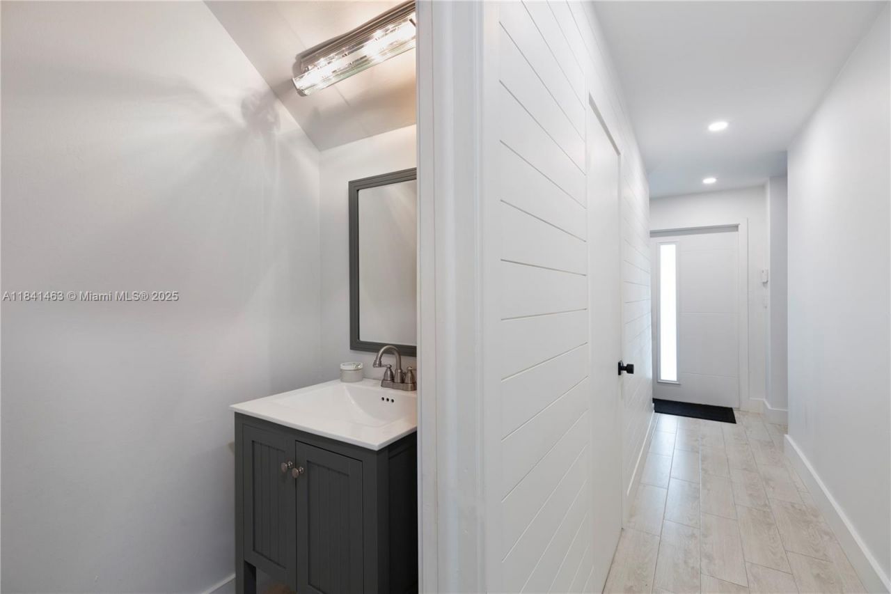 8225 SW 81st Ct, Miami, FL 33143 Photo