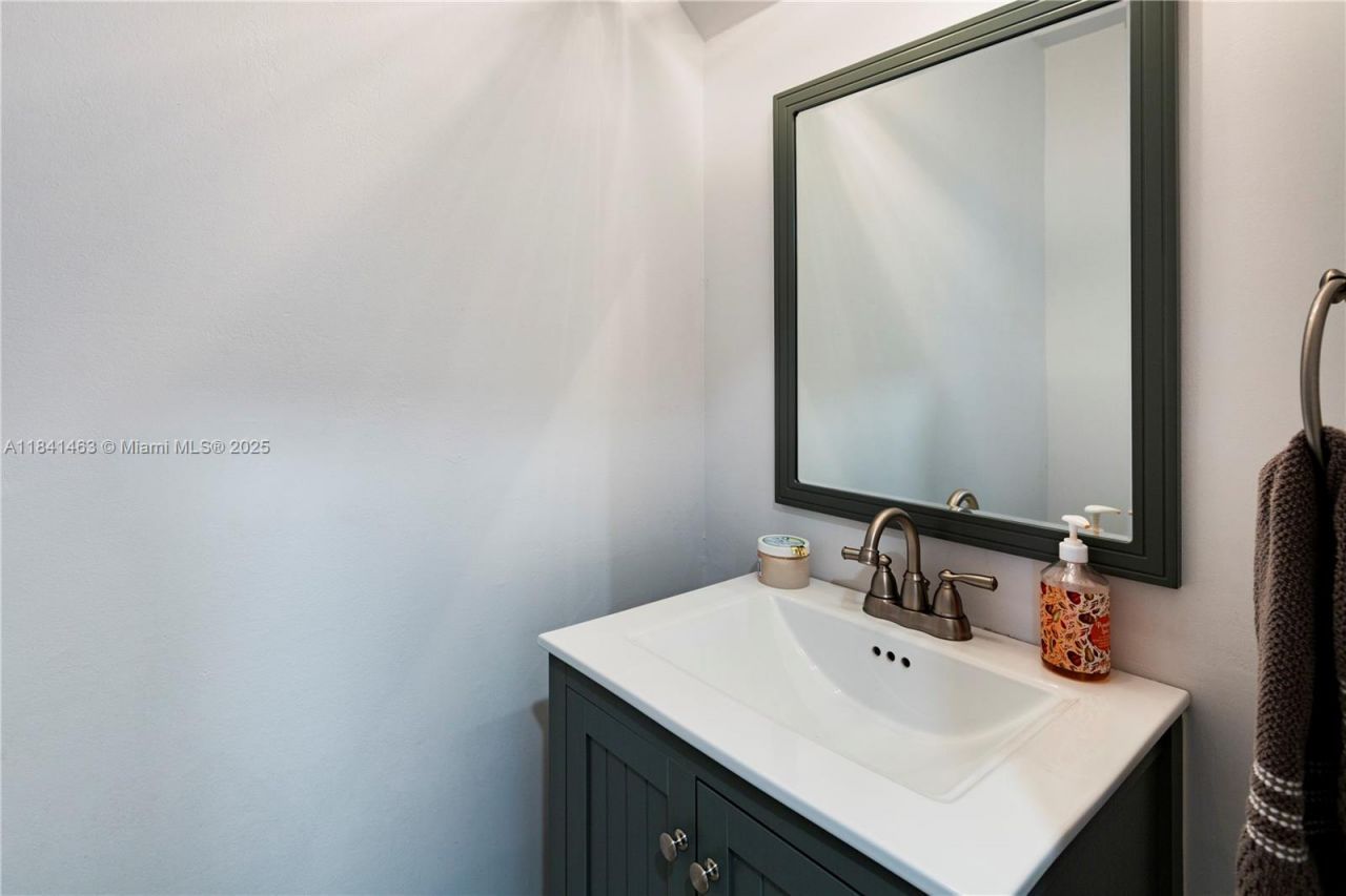 8225 SW 81st Ct, Miami, FL 33143 Photo