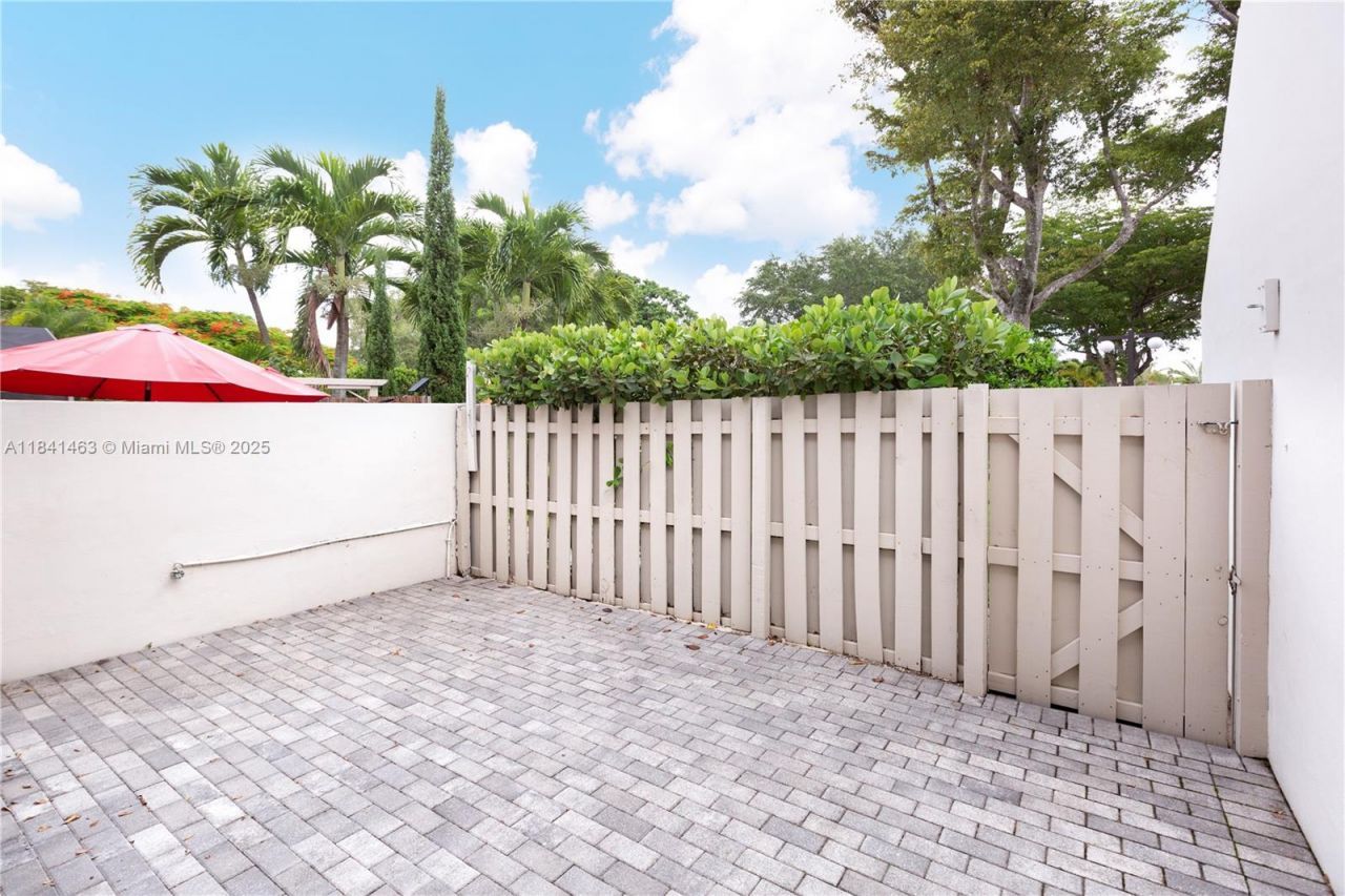 8225 SW 81st Ct, Miami, FL 33143 Photo