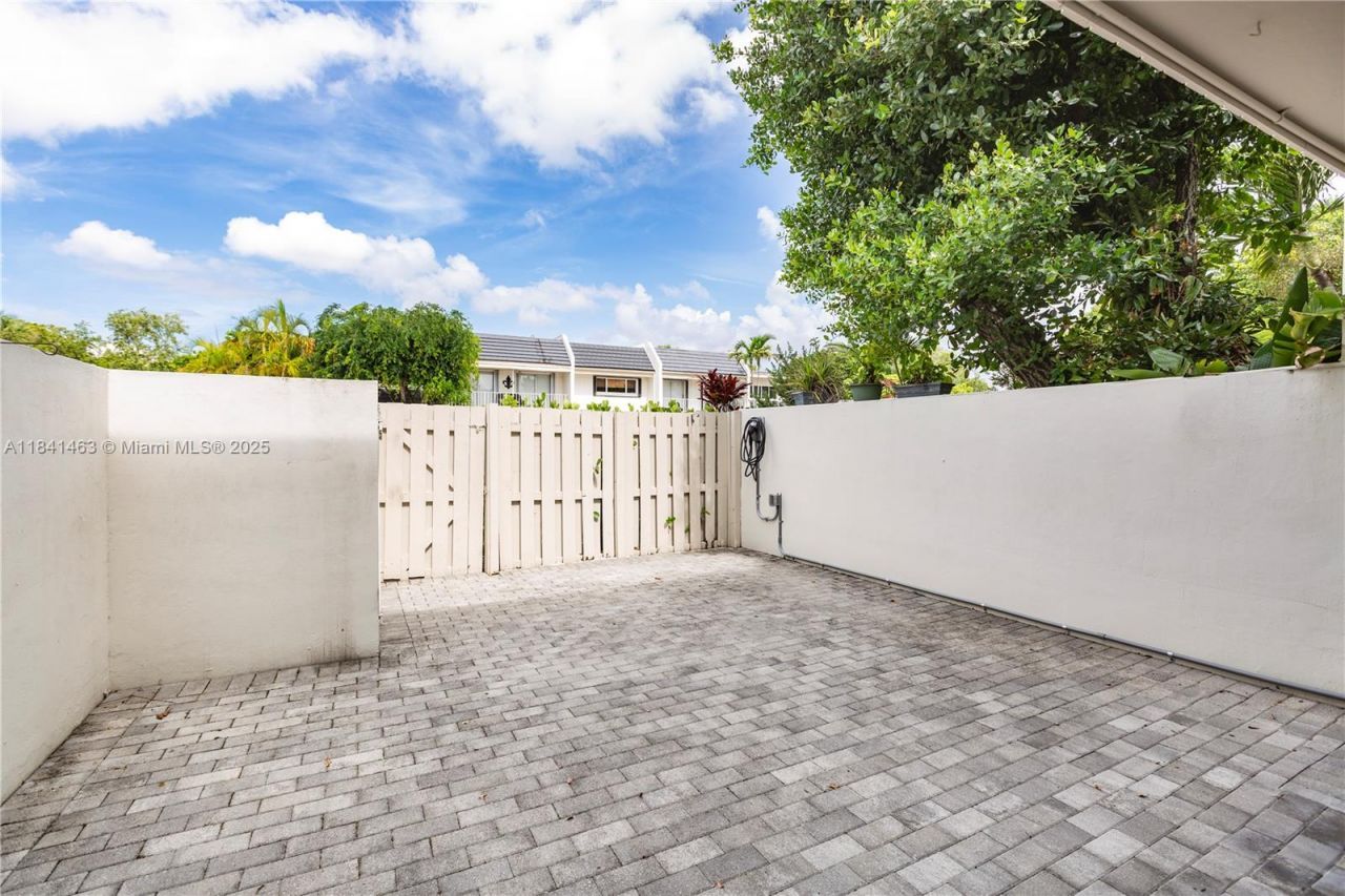 8225 SW 81st Ct, Miami, FL 33143 Photo