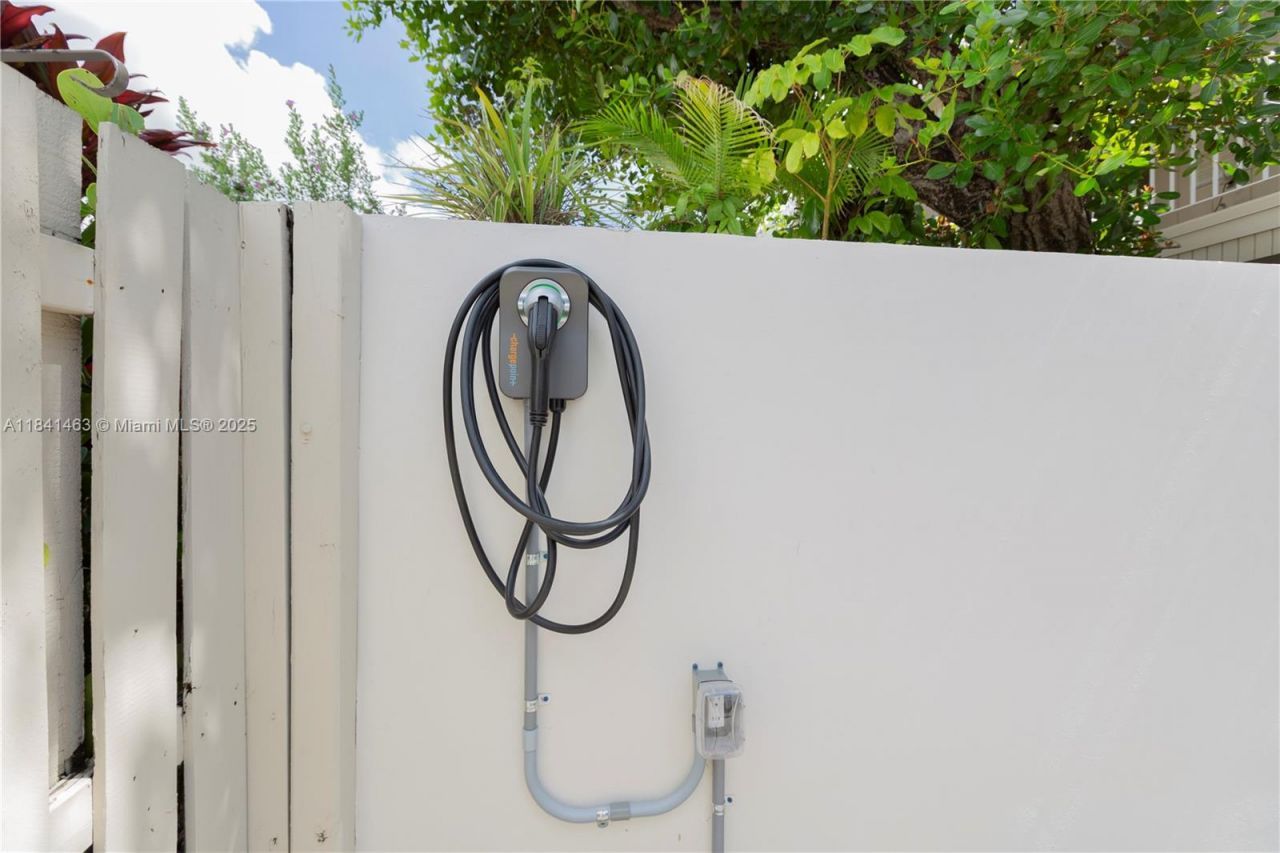 8225 SW 81st Ct, Miami, FL 33143 Photo