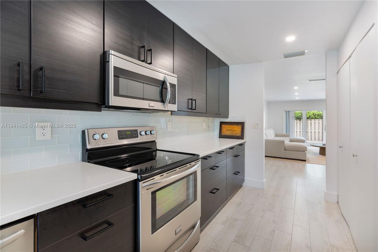 8225 SW 81st Ct, Miami, FL 33143 Photo