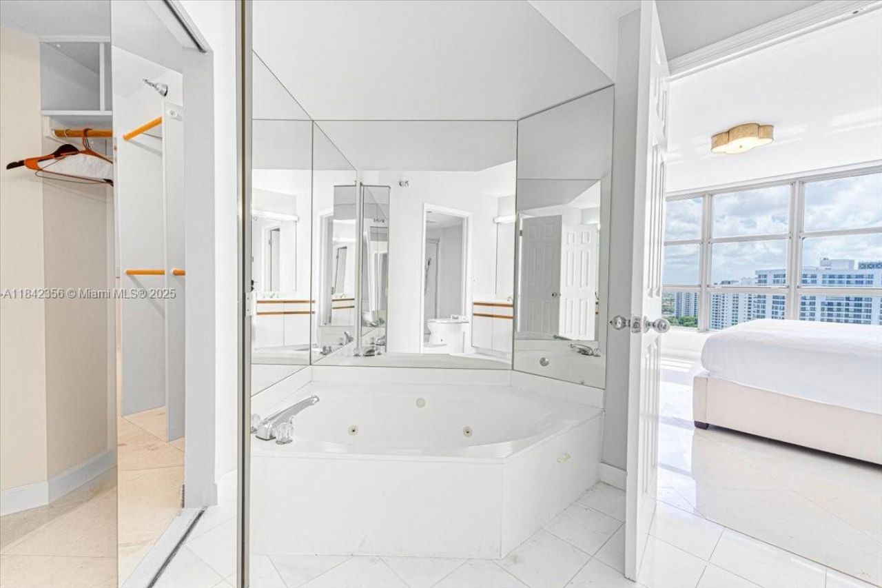 3500 Mystic Pointe Dr, Unit 2101, Aventura, FL 33180 Photo