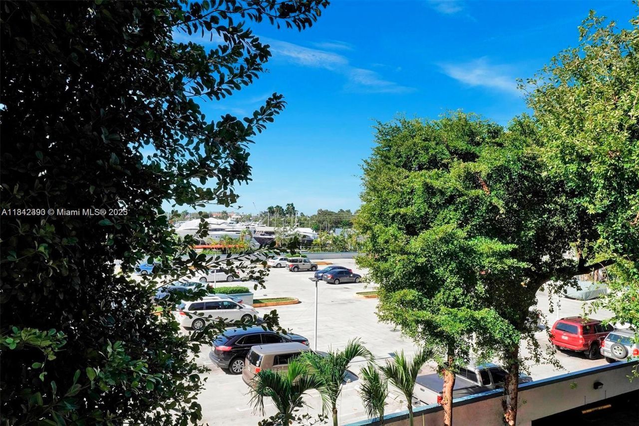 1720 NW N River Dr, Unit 411, Miami, FL 33125 Photo