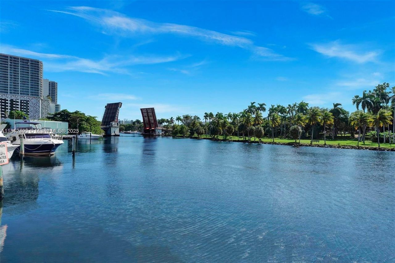 1720 NW N River Dr, Unit 411, Miami, FL 33125 Photo