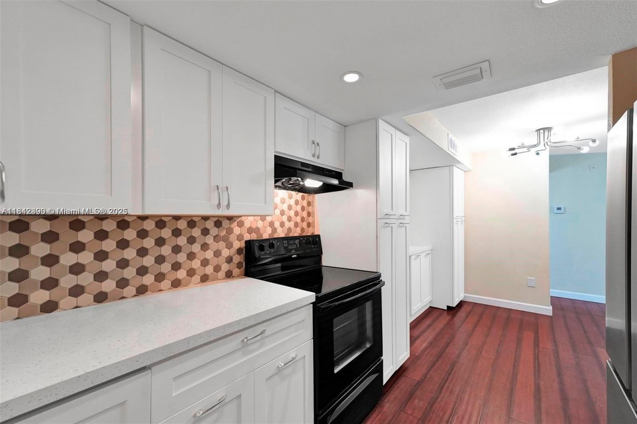 1720 NW N River Dr, Unit 411, Miami, FL 33125 Photo