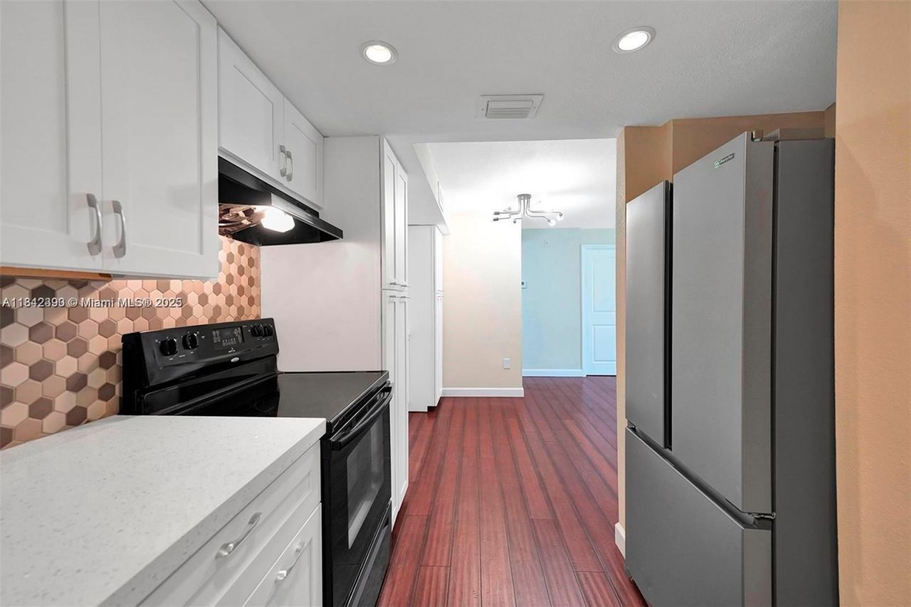 1720 NW N River Dr, Unit 411, Miami, FL 33125 Photo