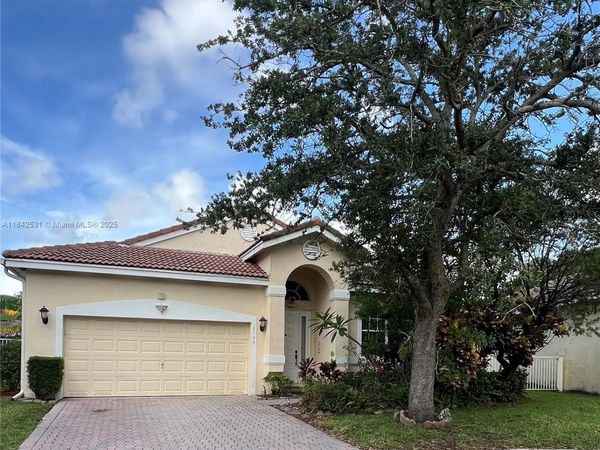 2130 NW 166th Ave, Pembroke Pines, FL 33028