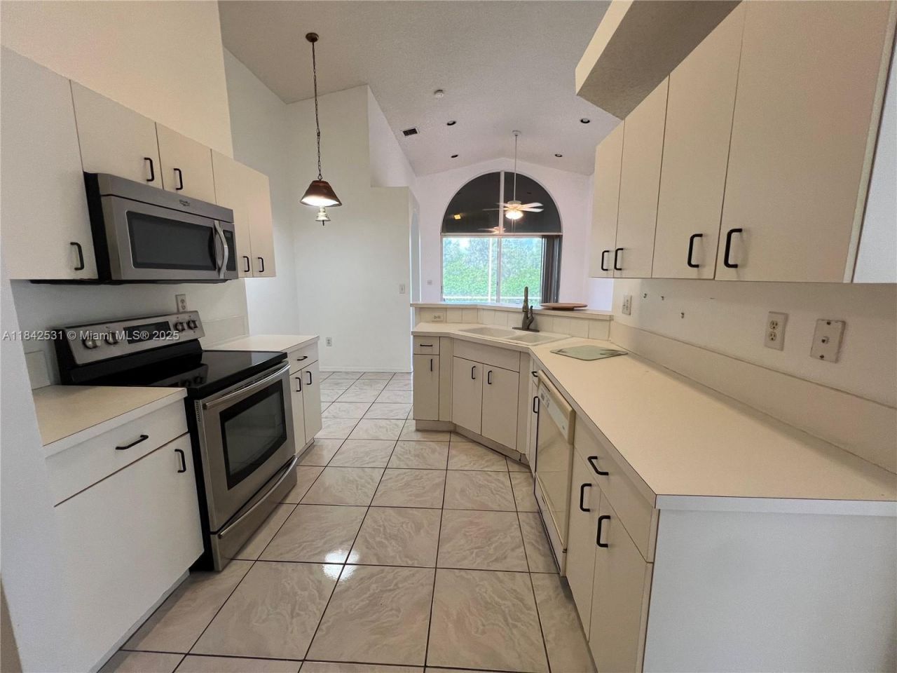 2130 NW 166th Ave, Pembroke Pines, FL 33028 Photo