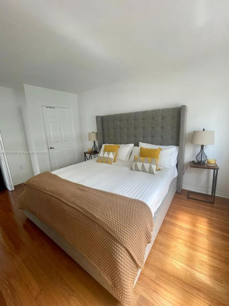 1155 Brickell Bay Dr, Unit 2802, Miami, FL 33131 Photo