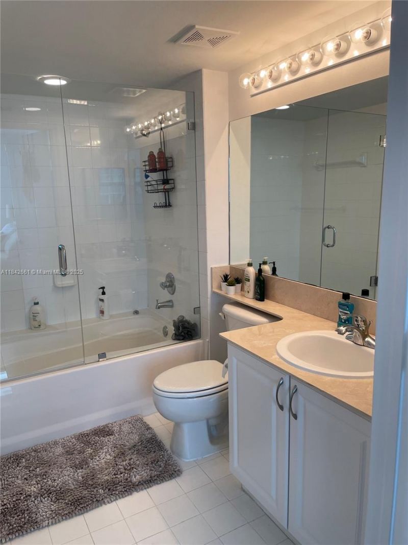 1155 Brickell Bay Dr, Unit 2802, Miami, FL 33131 Photo