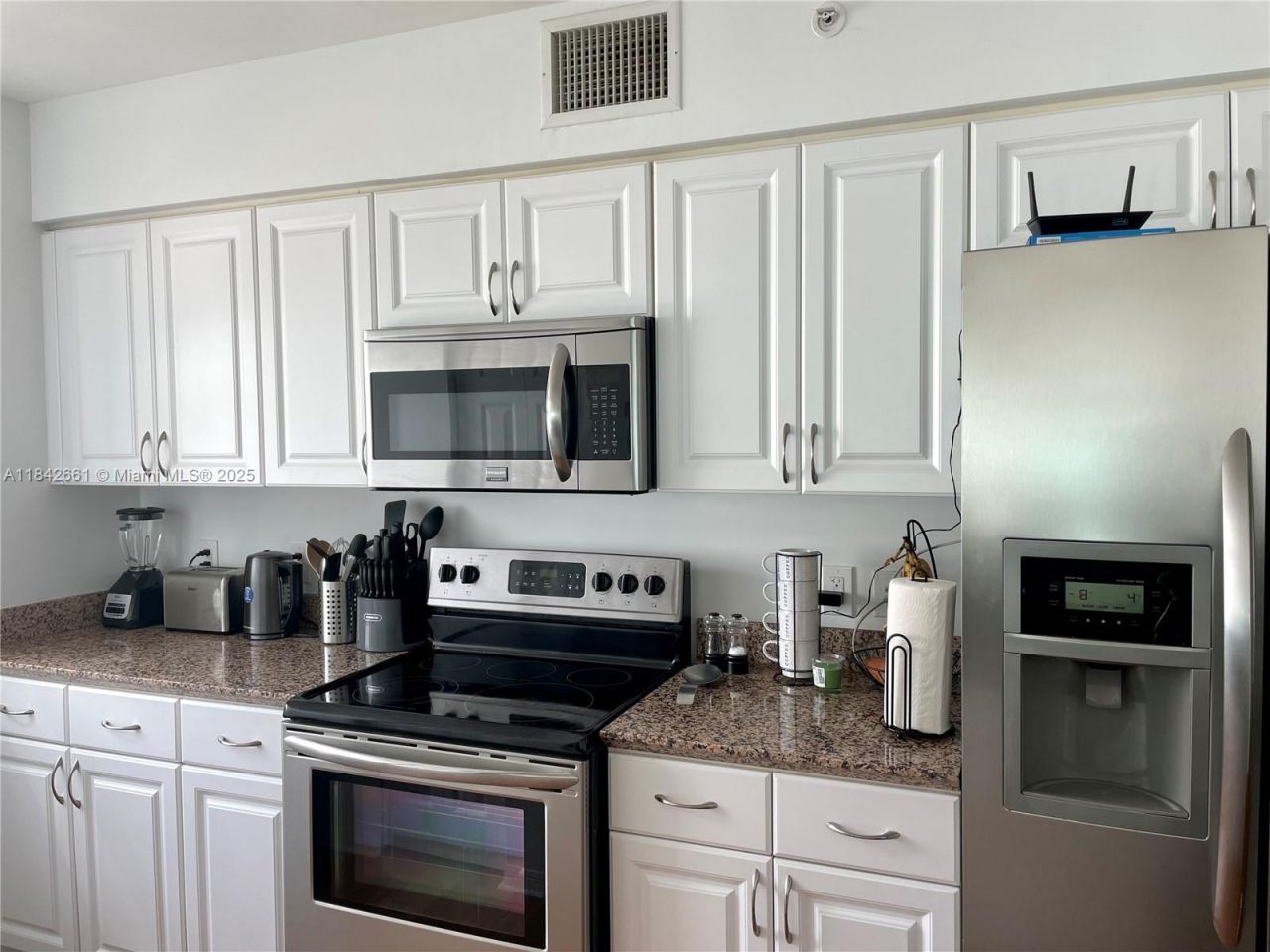 1155 Brickell Bay Dr, Unit 2802, Miami, FL 33131 Photo