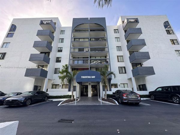 2715 Tigertail Ave, Unit 404, Miami, FL 33133