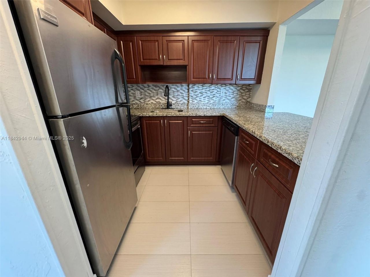 2715 Tigertail Ave, Unit 404, Miami, FL 33133 Photo