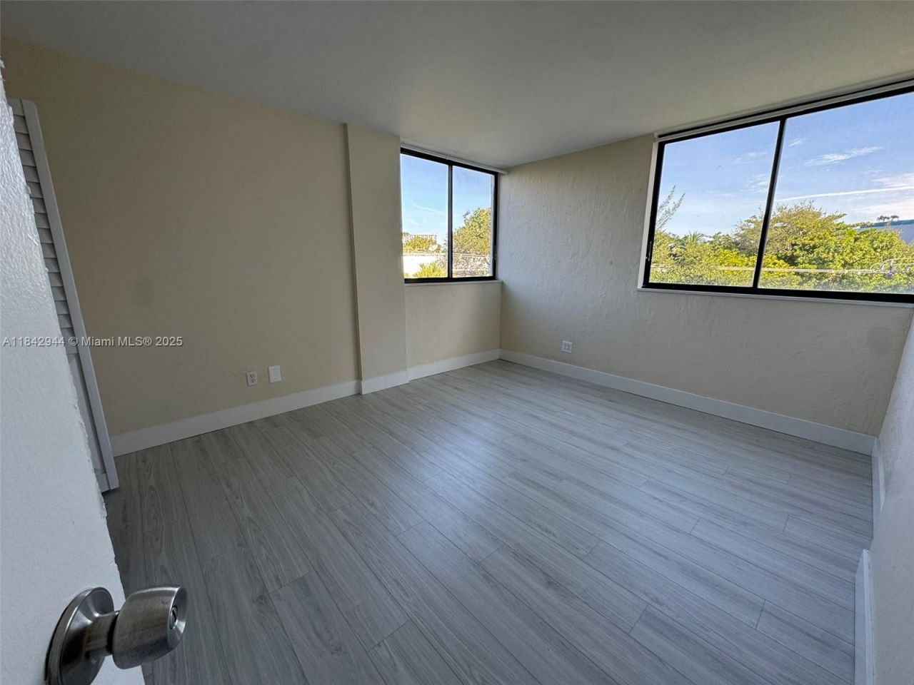 2715 Tigertail Ave, Unit 404, Miami, FL 33133 Photo