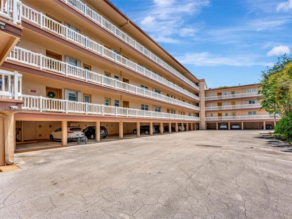6751 Cypress Rd, Unit 306, Plantation, FL 33317