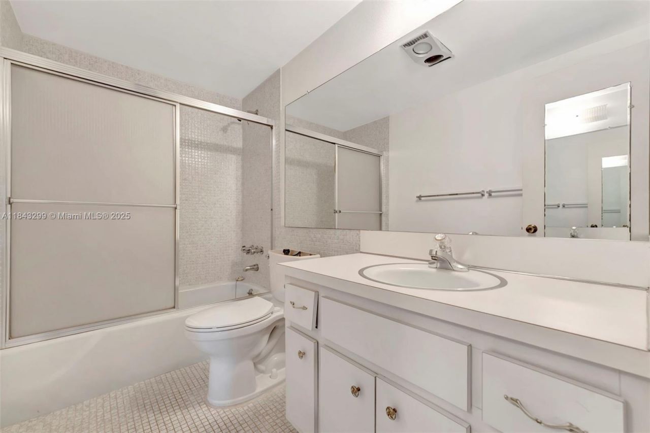 6751 Cypress Rd, Unit 306, Plantation, FL 33317 Photo