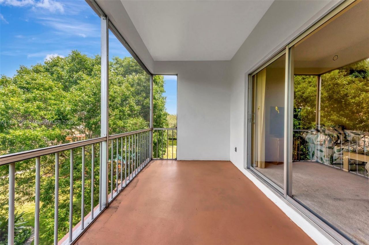 6751 Cypress Rd, Unit 306, Plantation, FL 33317 Photo