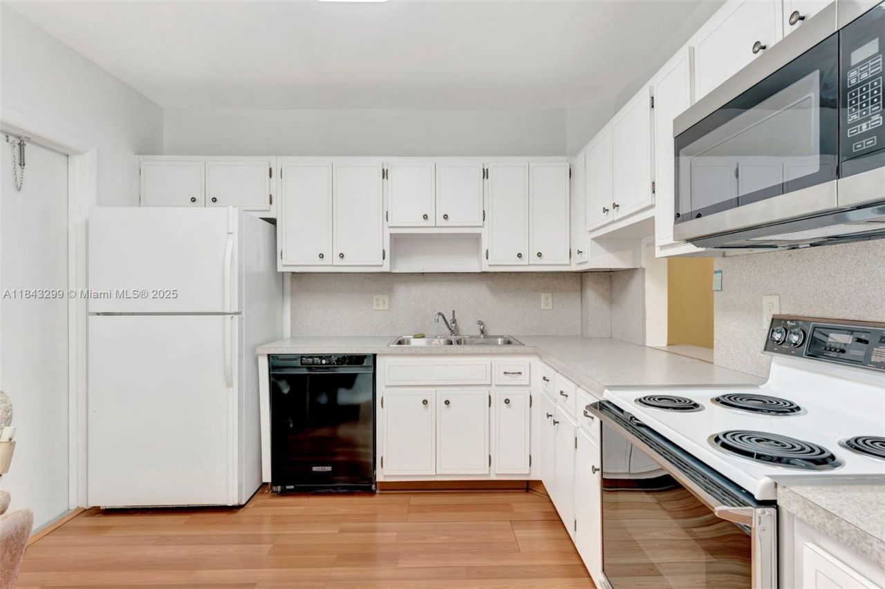 6751 Cypress Rd, Unit 306, Plantation, FL 33317 Photo