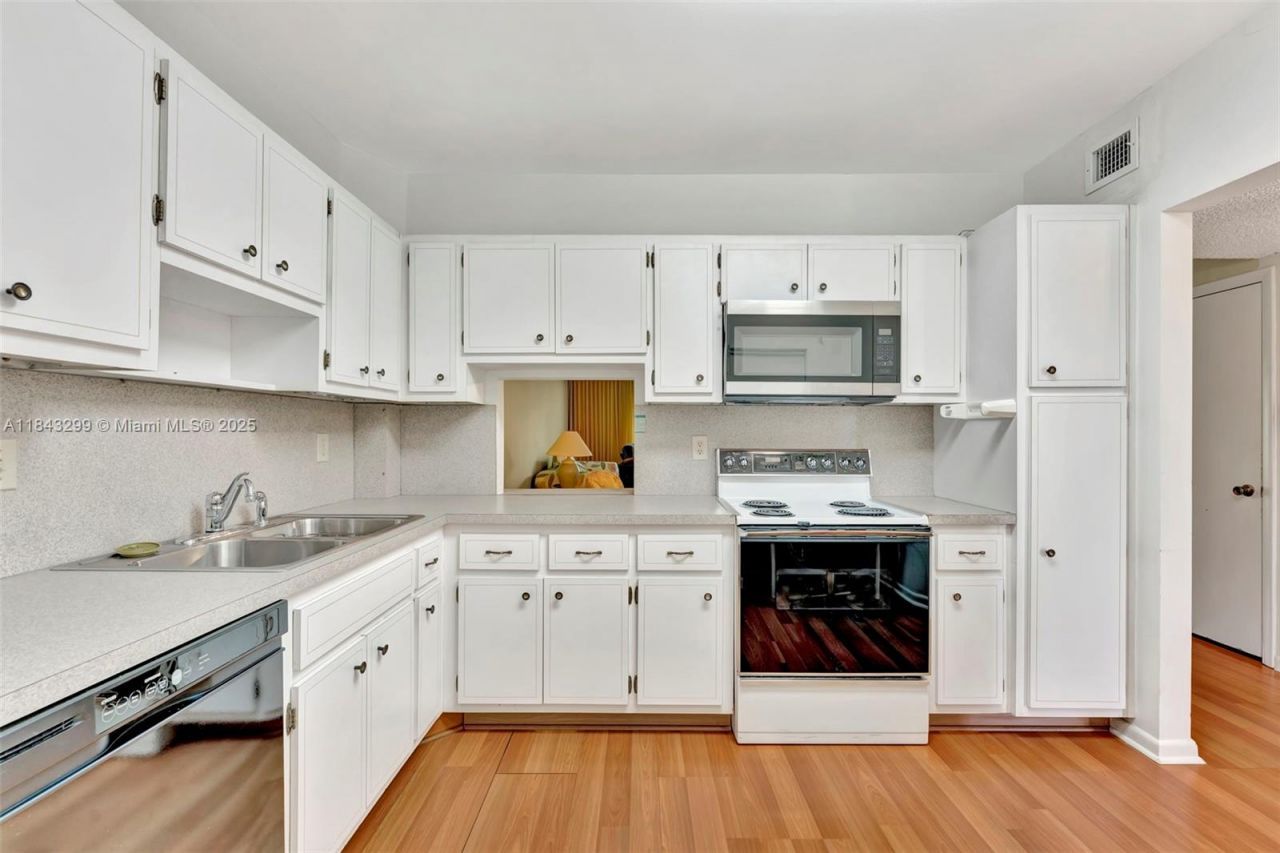 6751 Cypress Rd, Unit 306, Plantation, FL 33317 Photo