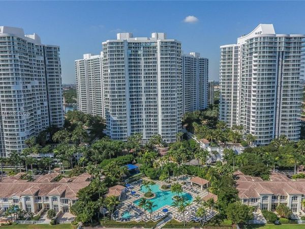 21150 Point Pl, Unit 406, Aventura, FL 33180