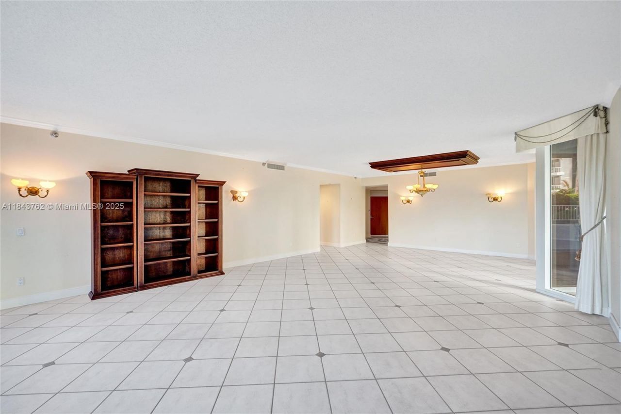 21150 Point Pl, Unit 406, Aventura, FL 33180 Photo