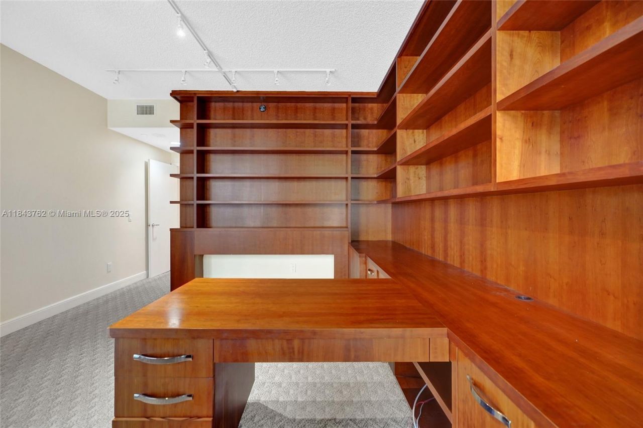 21150 Point Pl, Unit 406, Aventura, FL 33180 Photo