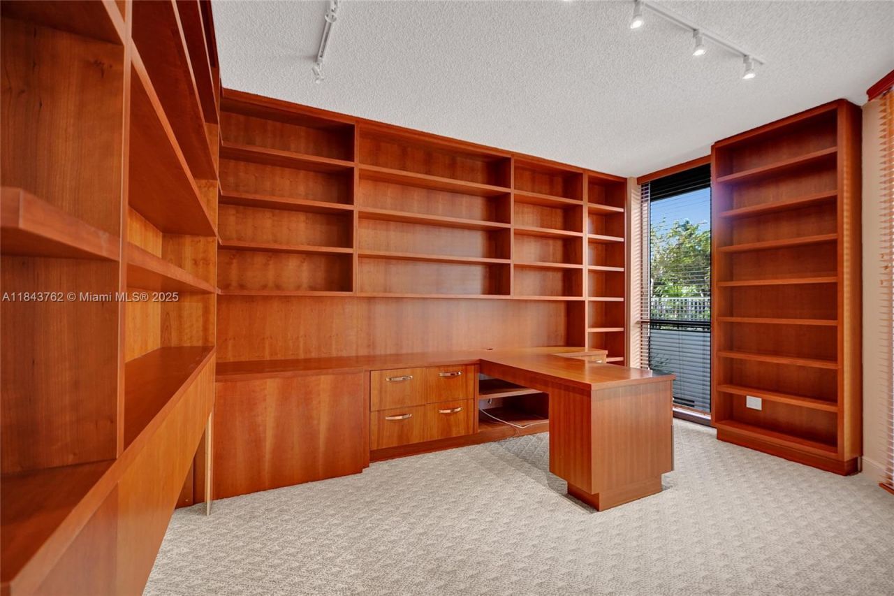 21150 Point Pl, Unit 406, Aventura, FL 33180 Photo