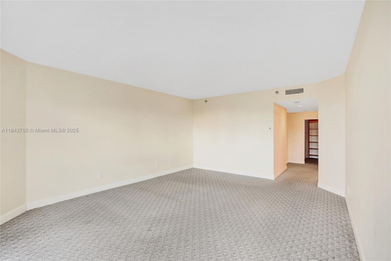 21150 Point Pl, Unit 406, Aventura, FL 33180 Photo
