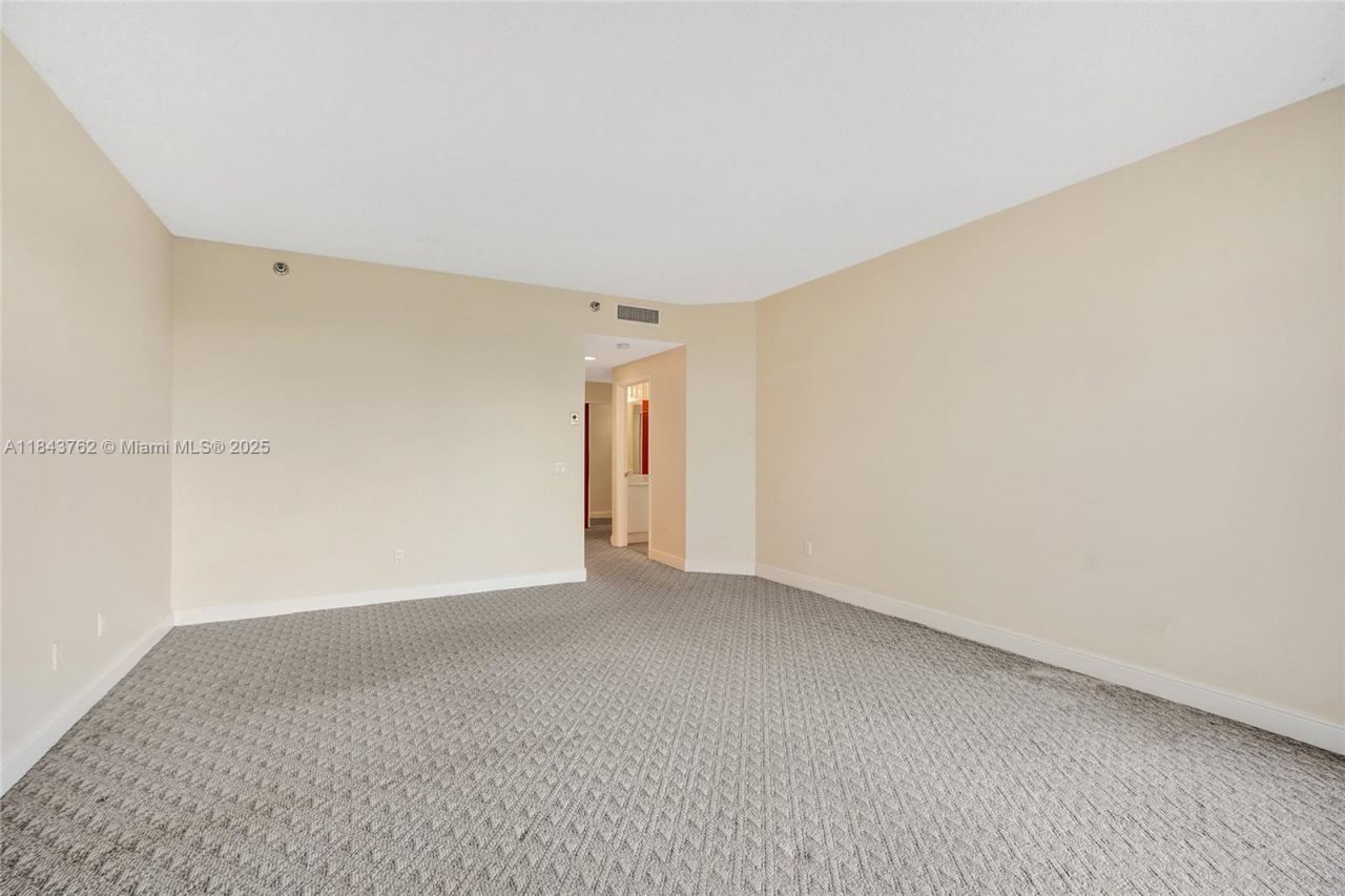 21150 Point Pl, Unit 406, Aventura, FL 33180 Photo