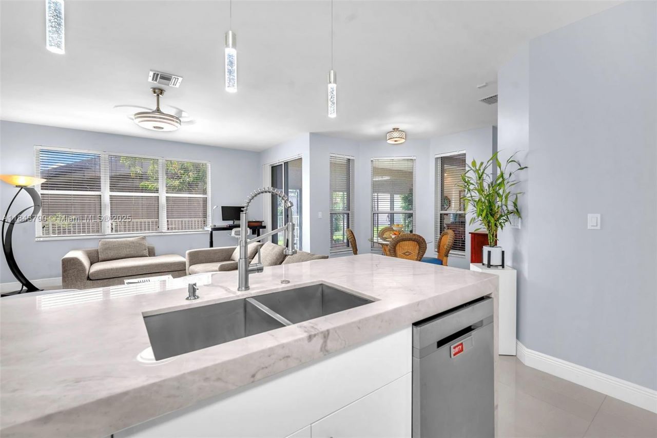 2885 SW 176th Ter, Miramar, FL 33029 Photo