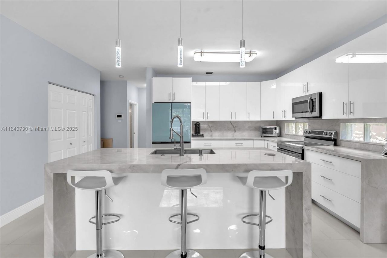 2885 SW 176th Ter, Miramar, FL 33029 Photo