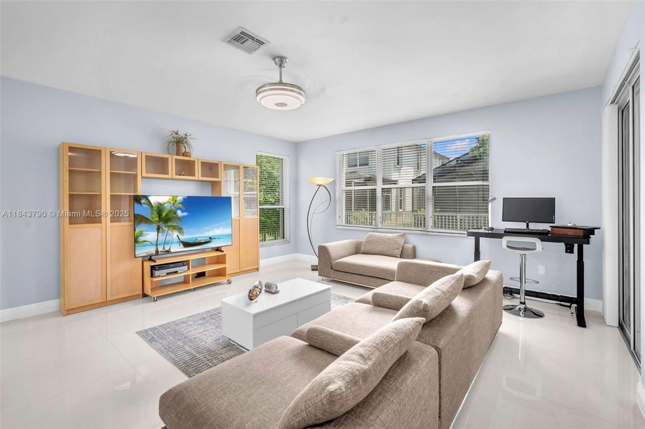 2885 SW 176th Ter, Miramar, FL 33029 Photo