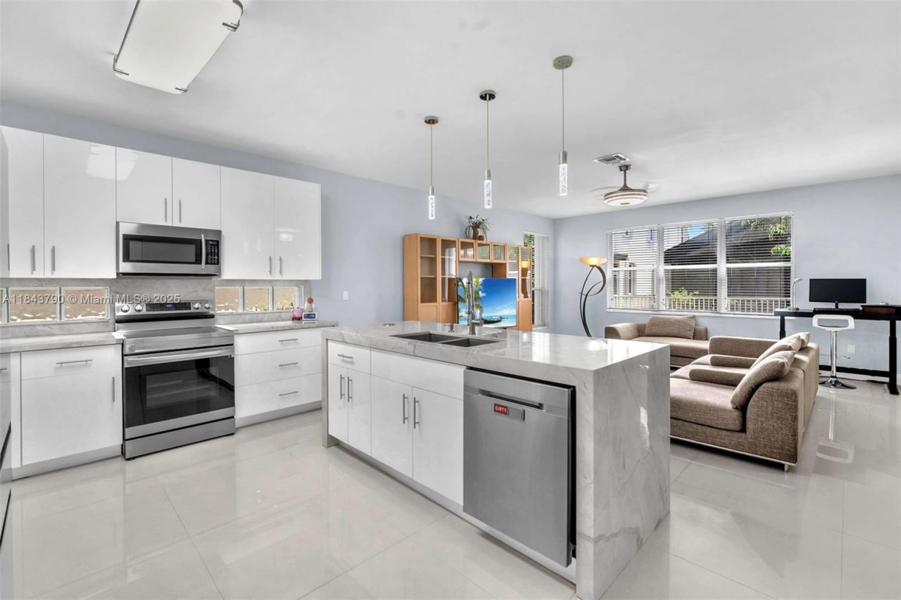 2885 SW 176th Ter, Miramar, FL 33029 Photo