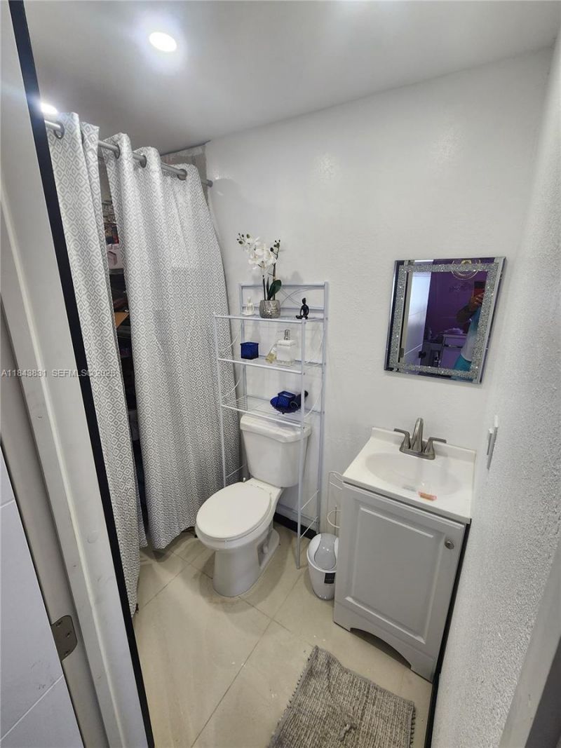 3617 NW 37th St, Lauderdale Lakes, FL 33309 Photo