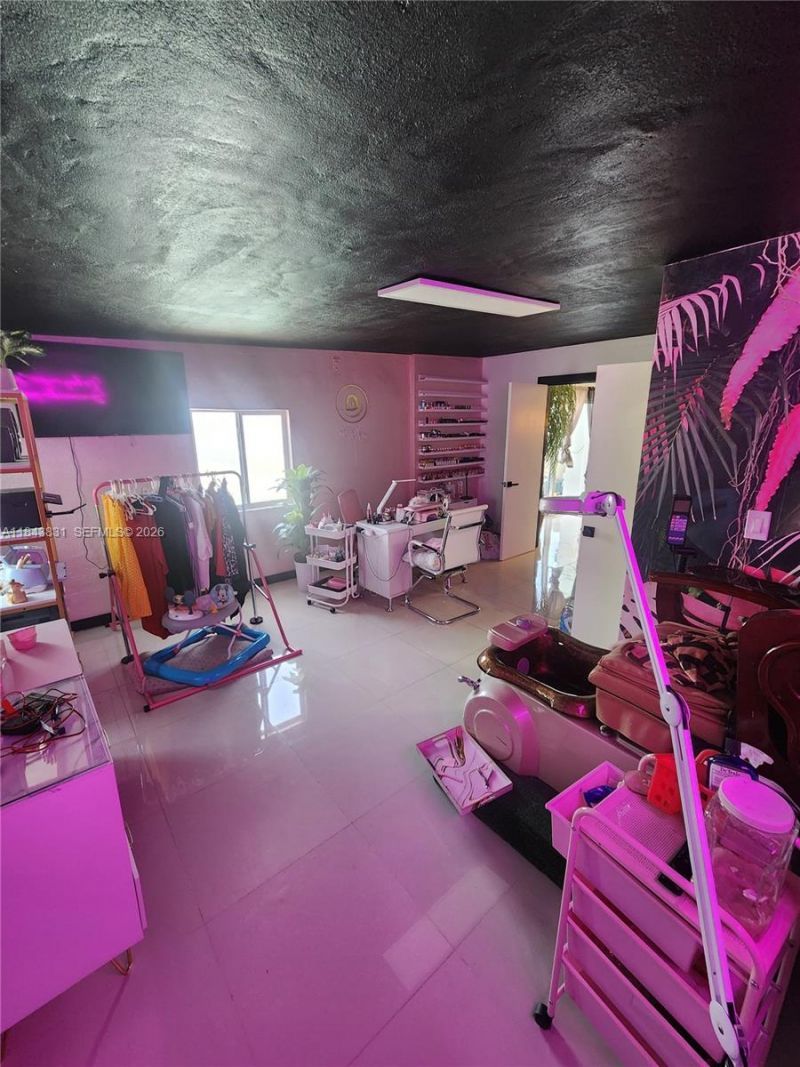 3617 NW 37th St, Lauderdale Lakes, FL 33309 Photo